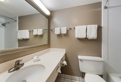 Ramada by Wyndham Painted Post Corning - image 4