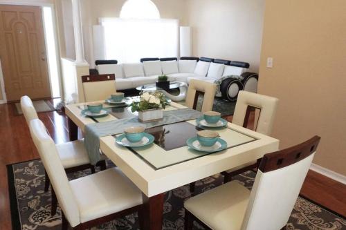 Charming Vacation House 3Be 2Ba Solar heated pool in Tampa, USA