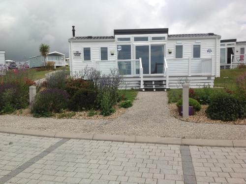 Ritz Summerhouse - image 14
