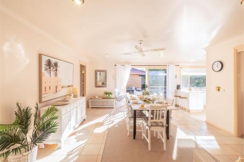 Facilities, Pet friendly White Sands, 14 Whitesands Road - Linen & Air Con in Fingal Bay