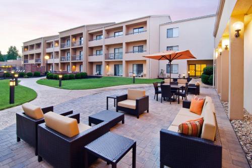 Photo - Courtyard by Marriott Huntsville University Drive