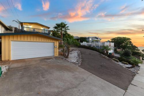 LOVELY Ocean View Beach House 3BR Sleeps 9