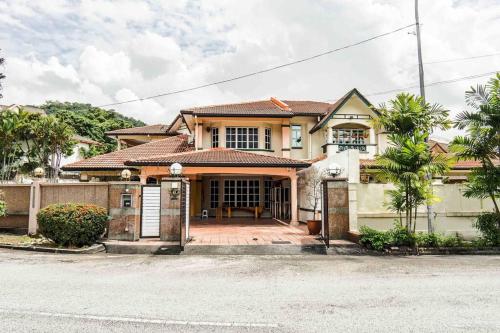 Family House at Wangsa Maju with Private Pool photo 4