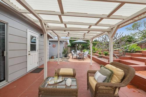 Cozy Carlsbad Home - 2 blocks to Beach in Carlsbad, USA