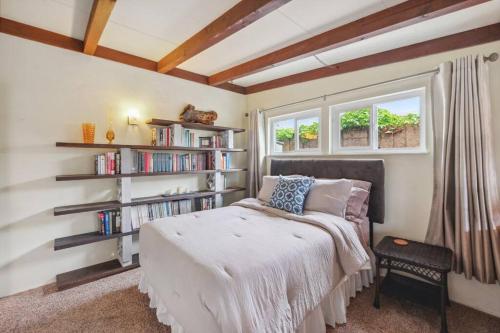 Cozy Carlsbad Home - 2 blocks to Beach