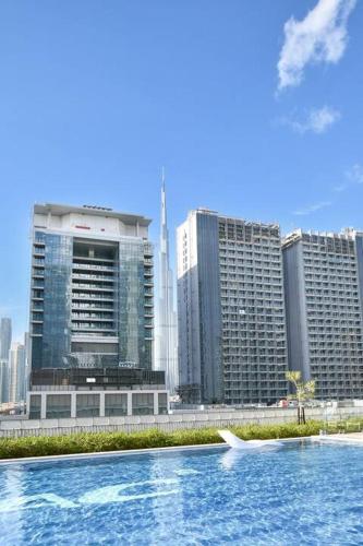 Vera Residence-Canal Viewing Dubai Mall walking 2BR Chic APT, Dubaï (photo 2)
