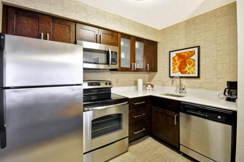 Residence Inn by Marriott Jacksonville Airport - image 6