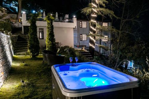 StayVista at Pine Estate with Outdoor Jacuzzi