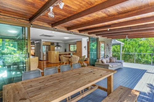 Erkély/terasz, 20 Steps - Beachfront Home - Stunning & Stylish - North of Byron in New Brighton