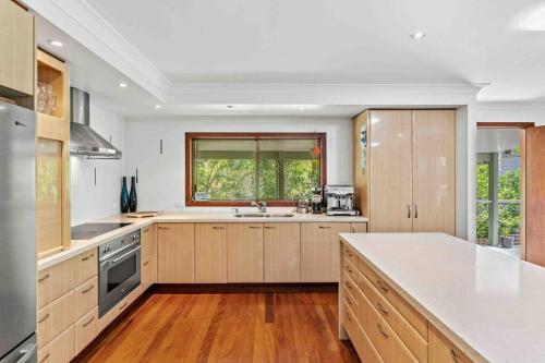 Konyha, 20 Steps - Beachfront Home - Stunning & Stylish - North of Byron in New Brighton