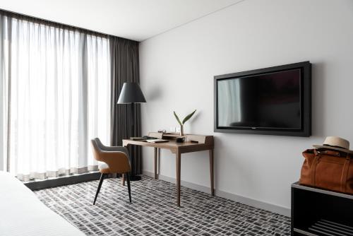 room detail thumbnail 1