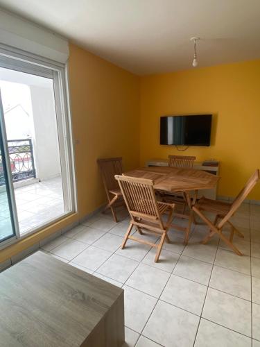 Appartement F2 centre-ville Saint-André - Location saisonnière - Saint-André