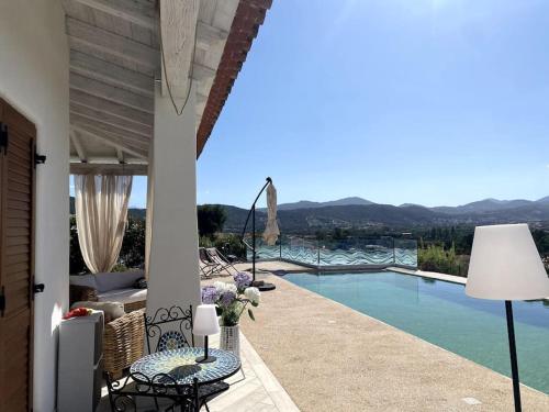 Villa con piscina privata vista tavolara
