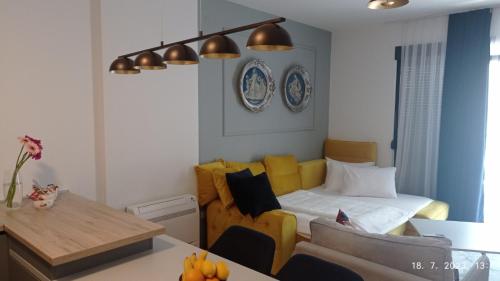 The Impressive Apartment - image 5