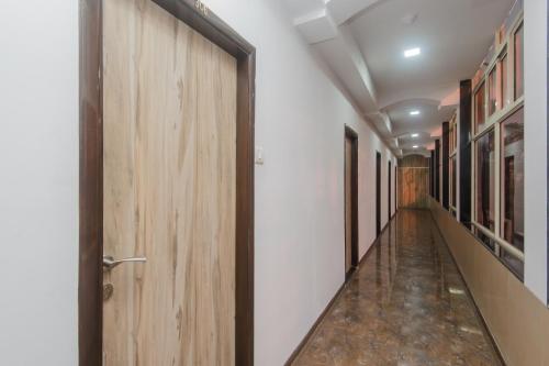 Hotel Divine Residency Near Phoenix Marketcity