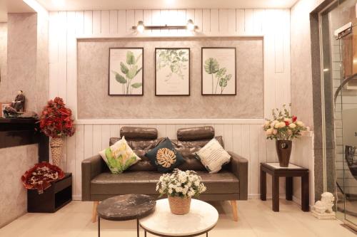 Hotel Minh Hang near Ho Chi Minh Museum