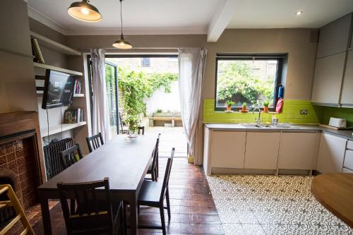 Fabulous Camberwell Home Z2