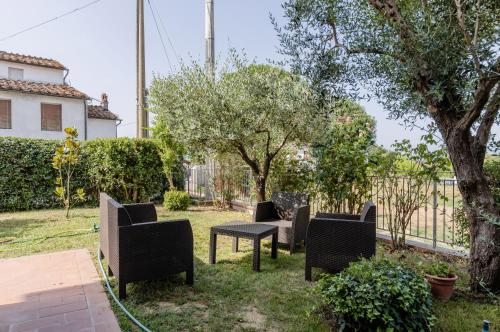 Casa Vacanza Rocchetti with Parking&Garden! - Apartment - Porcari