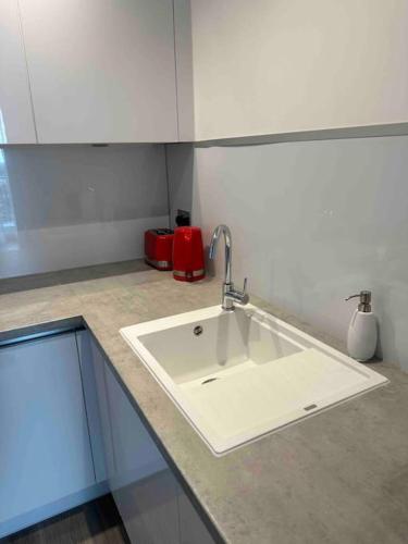 Stunning one-bedroom apartment- Next to tube station- Sleeps 3, Londyn (zdjęcie 10)