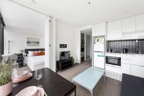 A Modern 2BR Apt Right Next to Melbourne Central