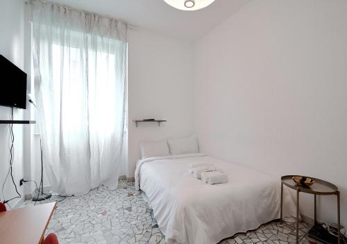 Xenia Apartments - Stylish Navigli Studio Apartment, Milan