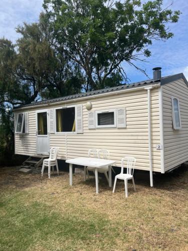 2 bedrooms, 4 beds