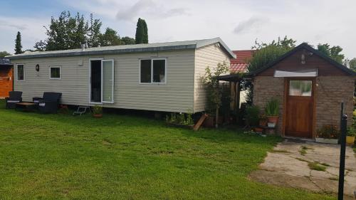 2 bedrooms, 3 beds