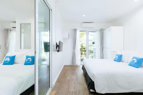 2 queen beds