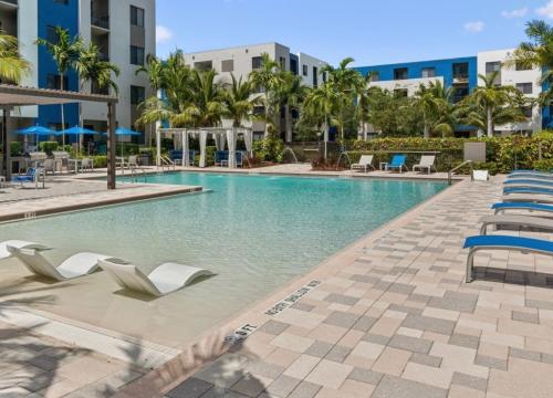 Doral 1 BR w Pool Gym MIA-15