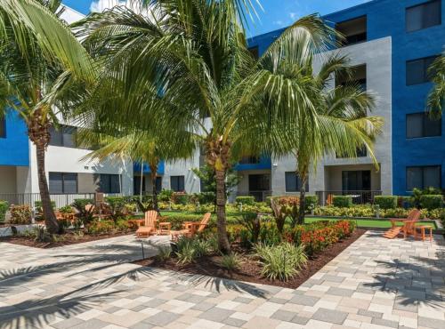 Doral 1 BR w Pool Gym MIA-15