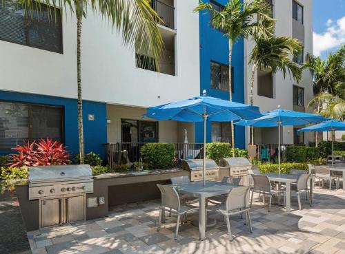 Doral 1 BR w Pool Gym MIA-15