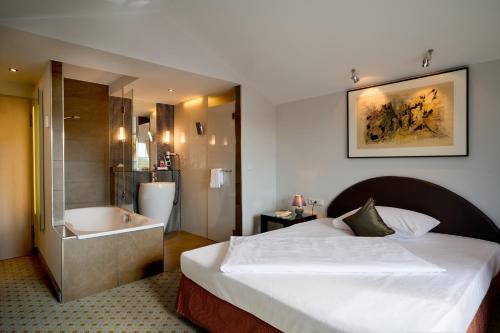 1 queen bed