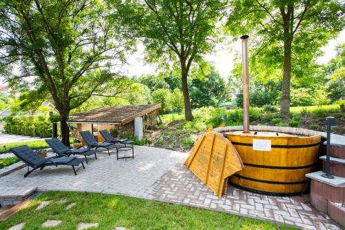 Hot tub, Deres Apartmanhaz in Lókút