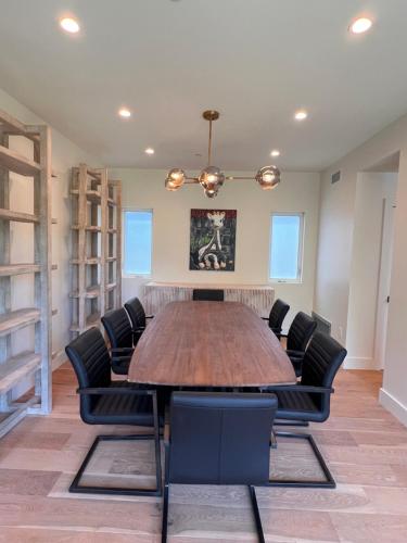 The Arts House - Private and Gated Home in Silver Lake with Pool & Views, Los Angeles (photo 9)
