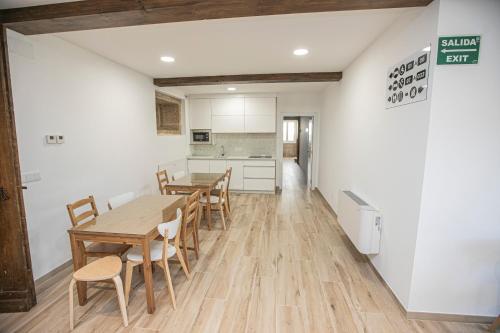 Albergue A Fabrica near สนามบินซานติอาโก เด กอมโปสเตลา