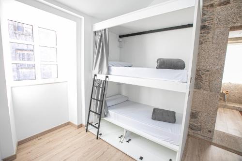 Albergue A Fabrica near สนามบินซานติอาโก เด กอมโปสเตลา