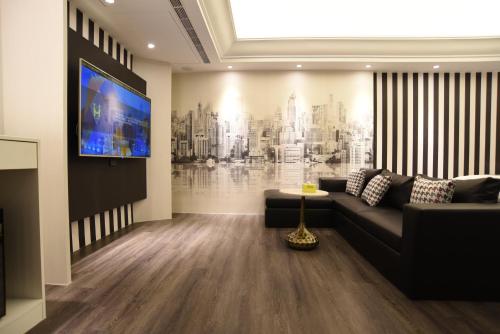 H Motel  near Weiweijia