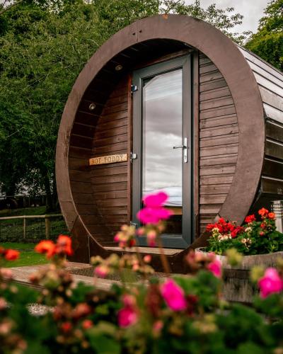 Зовнішній вигляд готелю, Delny Glamping and Farm Animals in Інвергордон