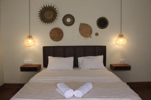 2 twin beds