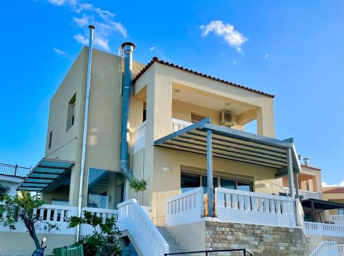 Villa Cook with pool and terraces with sea views