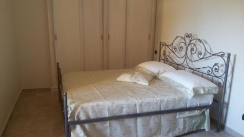 1 queen bed, 2 twin beds, 1 sofa bed