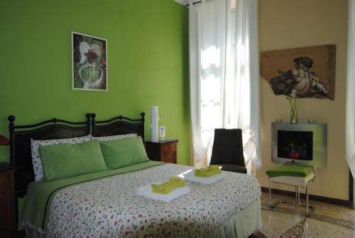 Superior Triple Room image 4