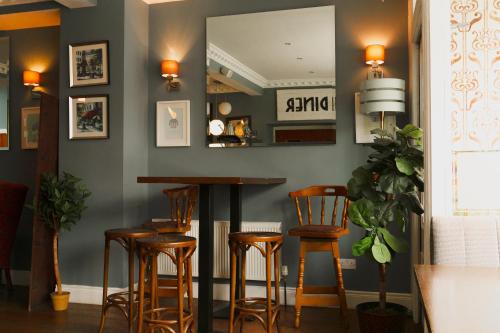 Phoenix Park Hotel - image 4