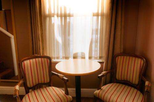 Phoenix Park Hotel - image 9