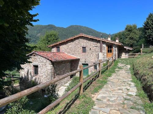 Podere il Giardino - Casa vacanza in casale tipico toscano, con parco e piscina - Lucca