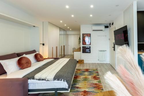 Studio Apartment image 9