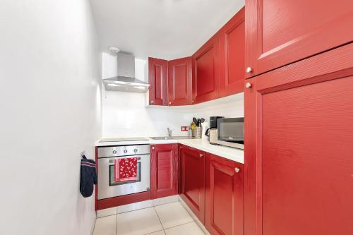 One-Bedroom Apartment image 9