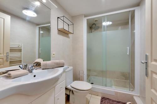 One-Bedroom Apartment image 7