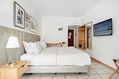 Twin Room with Sea View image 9