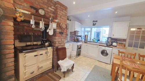 廚房, The Old Post Office Lodge in 恩尼斯基林市中心